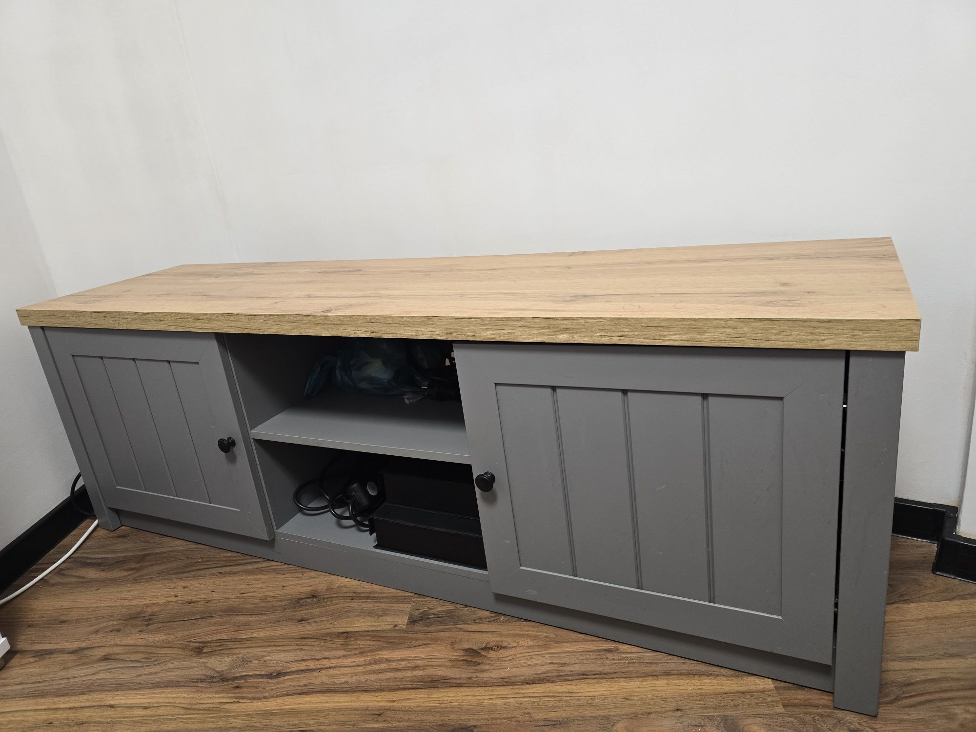 Шкаф за телевизор от естествено дърво дъб / TV bench MARKSKEL 2 doors