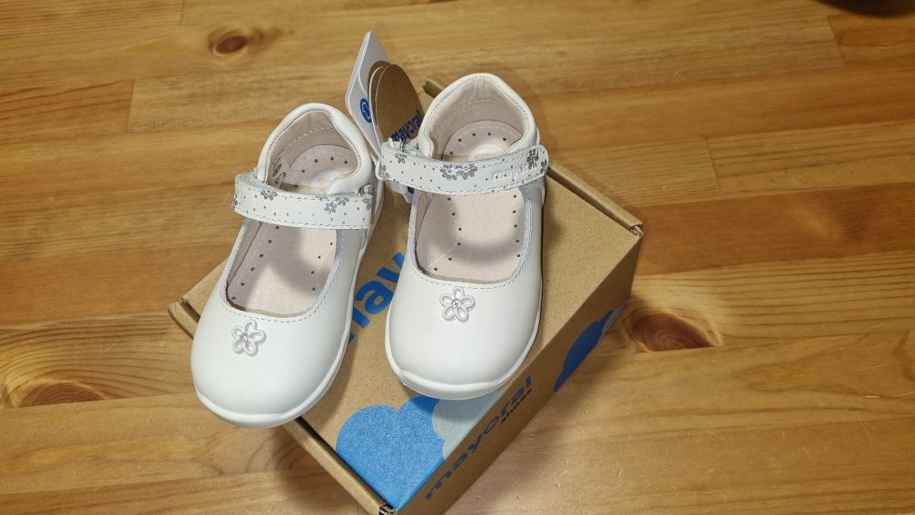 Бебешки обувки за момиче  Mayoral
