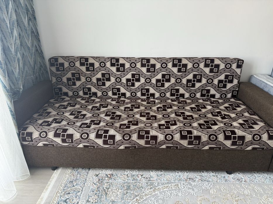Продаю б/у диван