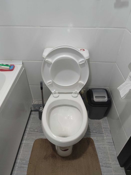 продам б/у унитаз 2 шт