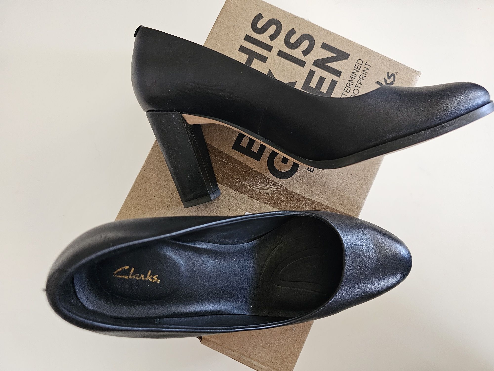 Дамски обувки Clarks