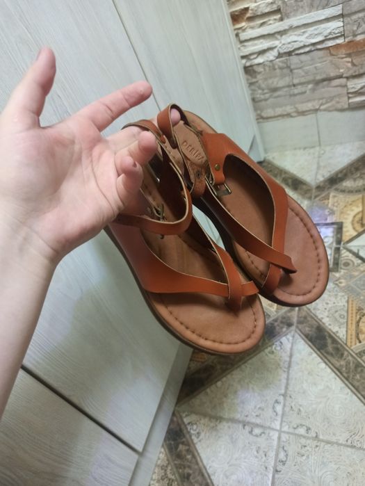Босоножки коленные в отличном состоянии одела 1 раз