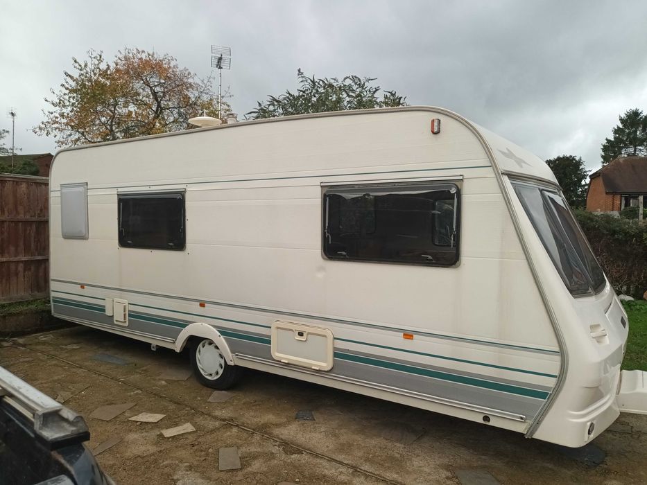 Каравана Lunar 4-места