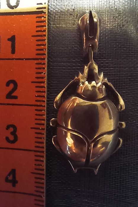 Сребърен мадальон скарабей