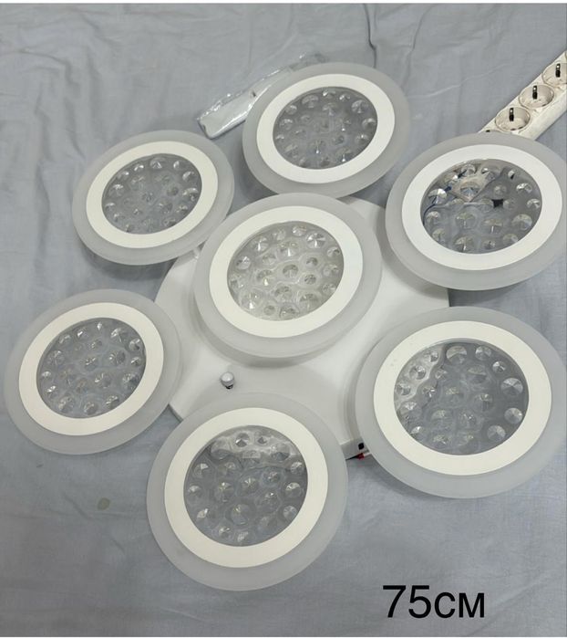 Продам новые люстры