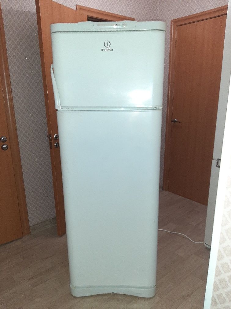 Холодильник  марки индезит