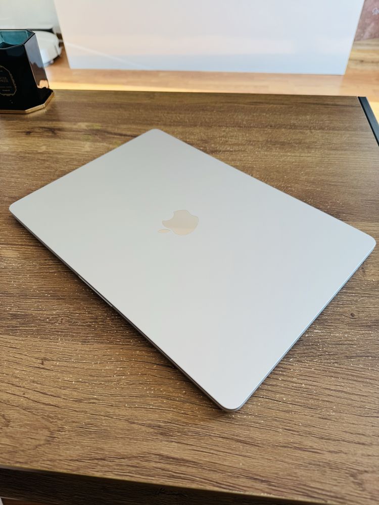 MacBook Air 15” M2 512GB SSD Silver - Като Нов