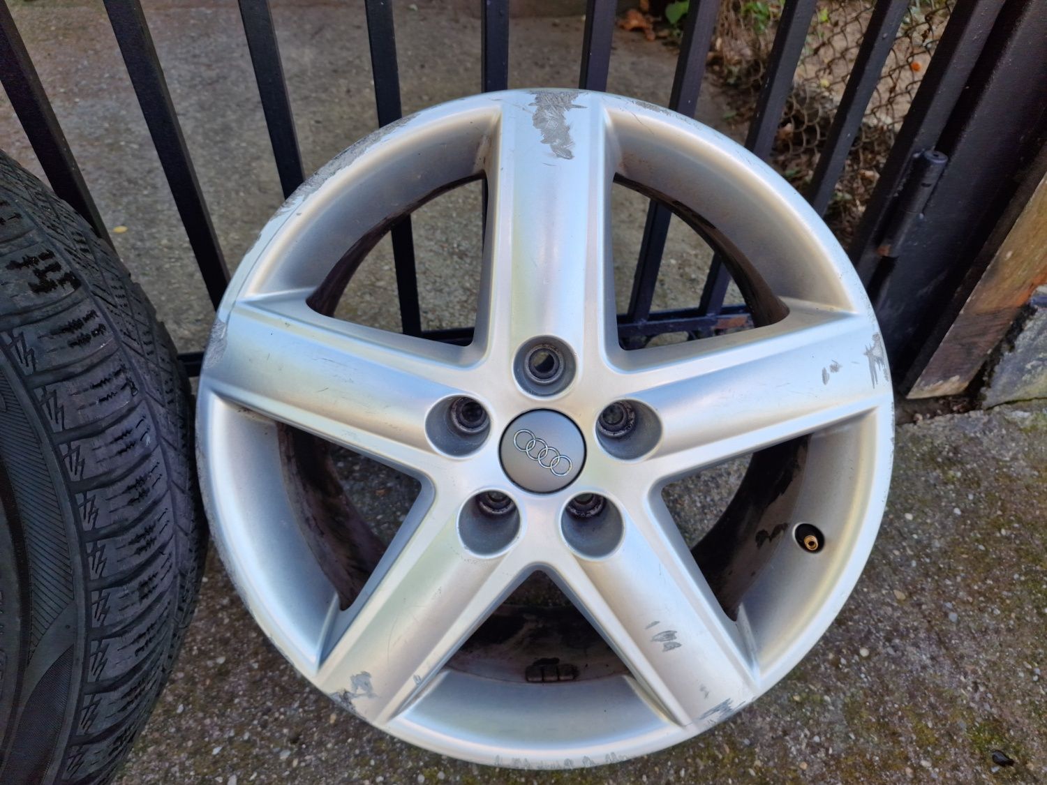 Jante Aliaj Audi 17' in 5 spite + Anvelope(capacele)