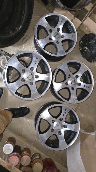 Диск R 16 с покрышкой 205/70 : Диск R 15 с покрышкой  205/70 5 штук .