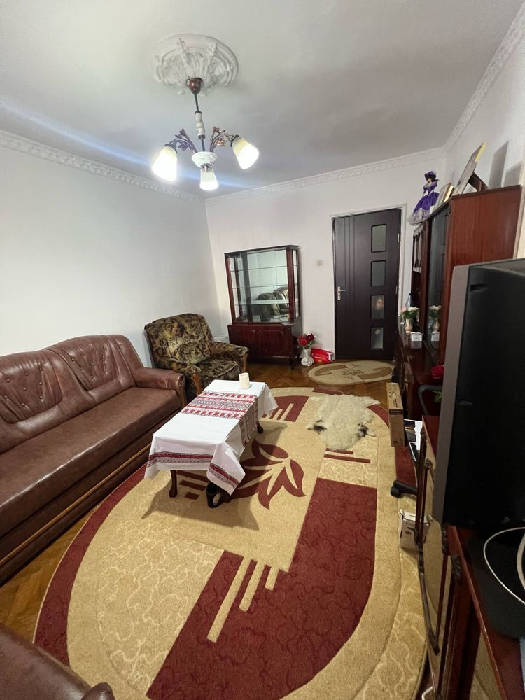 vand apartament cu 2 camere in zona centrala