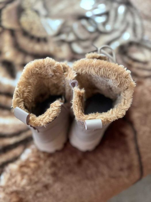 НОВИ Боти с пух, номер 36