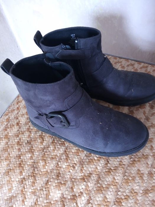 Дамски боти номер 37