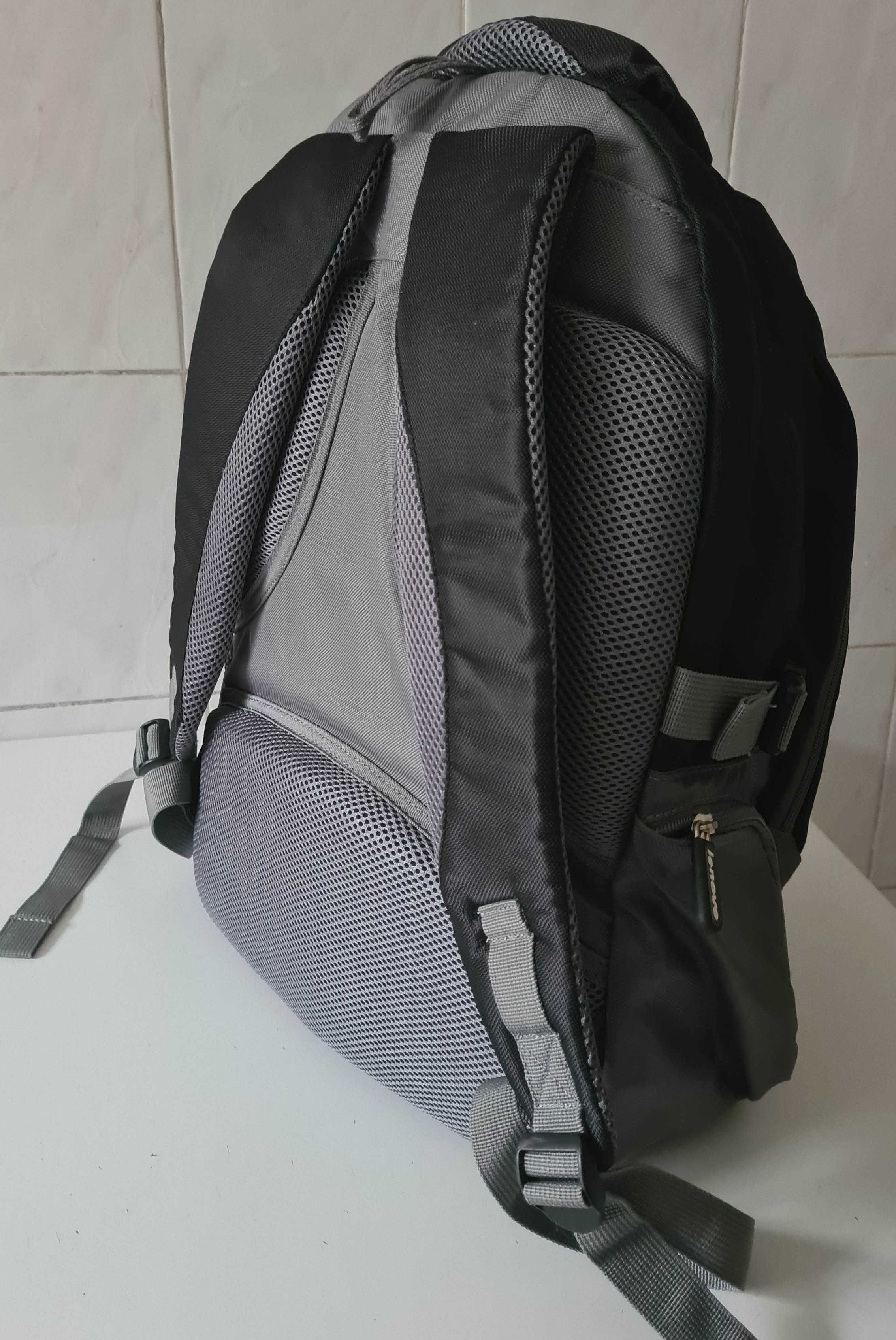 Vand ghiozdan / rucsac laptop Lenovo