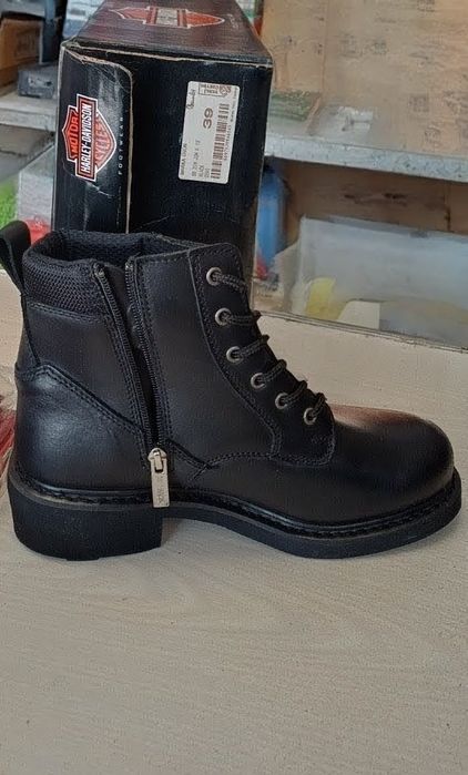 Боти от естествена кожа