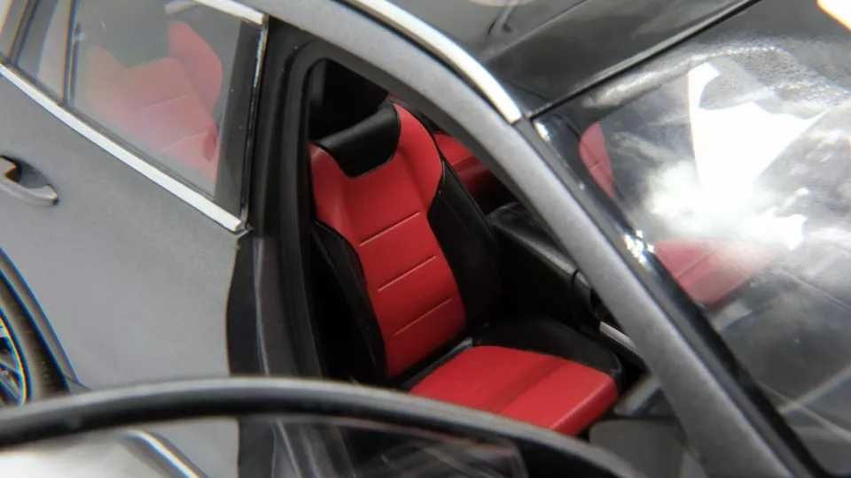 Mercedes-Benz GLA class/ Diecast 1:18