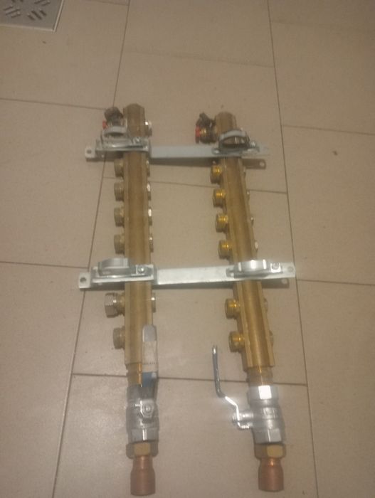 Distribuitor 8cai calorifere cu eurocon și robineți
