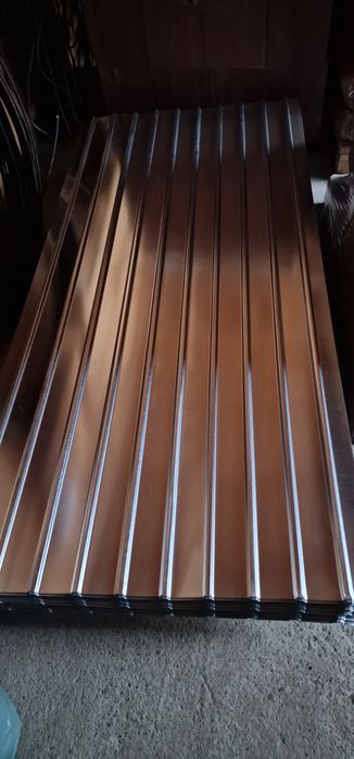 Vând tabla zincata și maro la 2 metri înălțime groasa de 0.3 la 37 lei