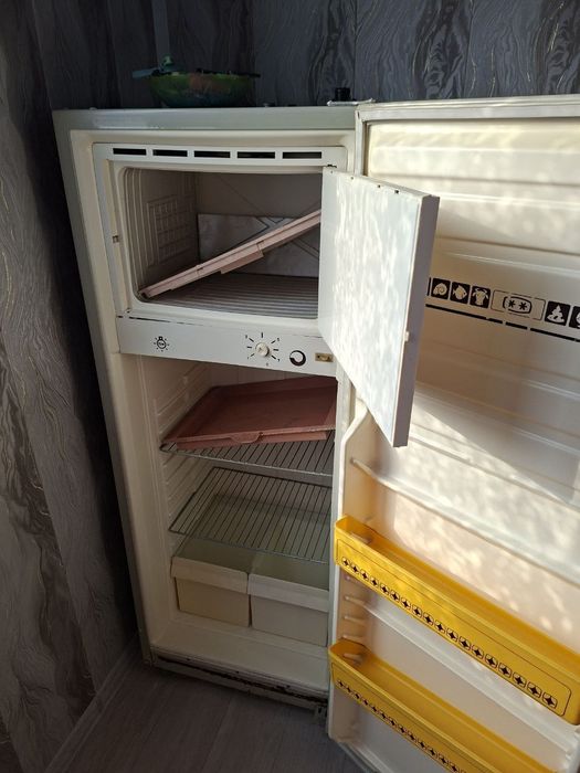 Продаеться холодильник