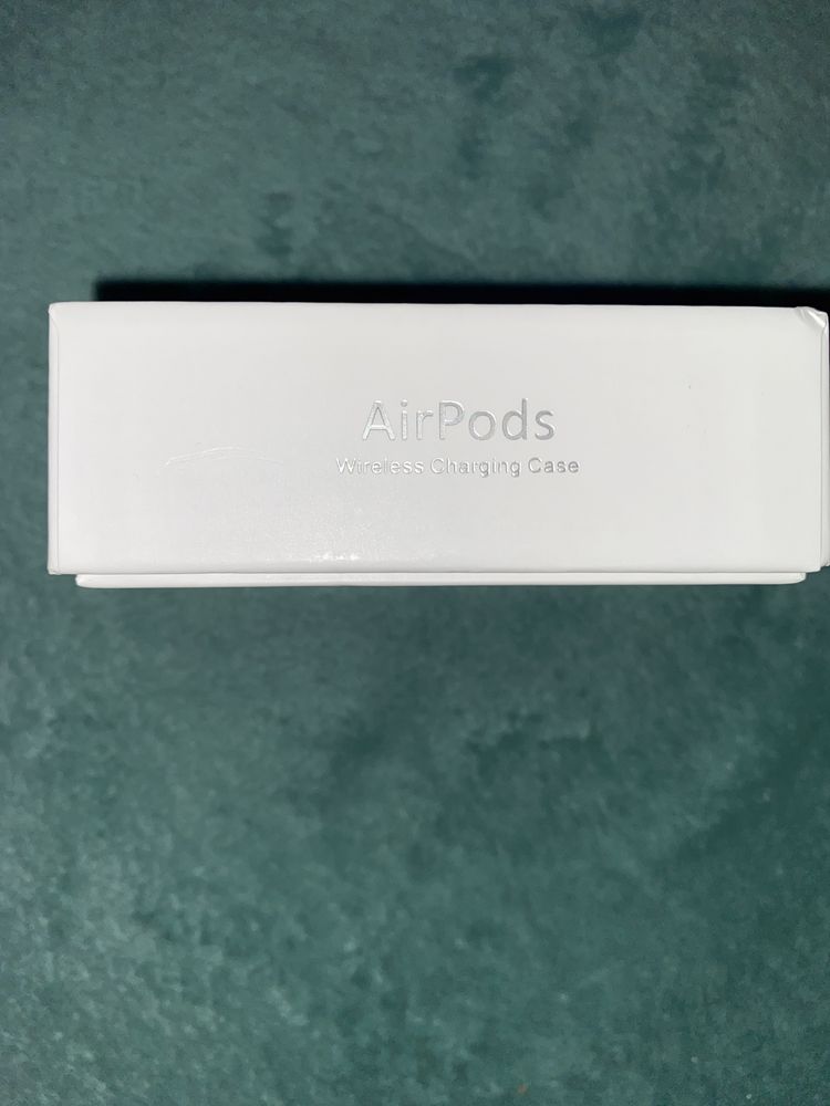 AirPods 2 wireless charging case