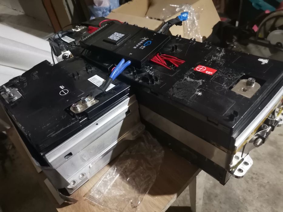 Vând 2 baterii pentru sistemul fotovoltaic