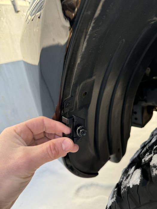 Крепление подкрылков Тойота Прадо 120