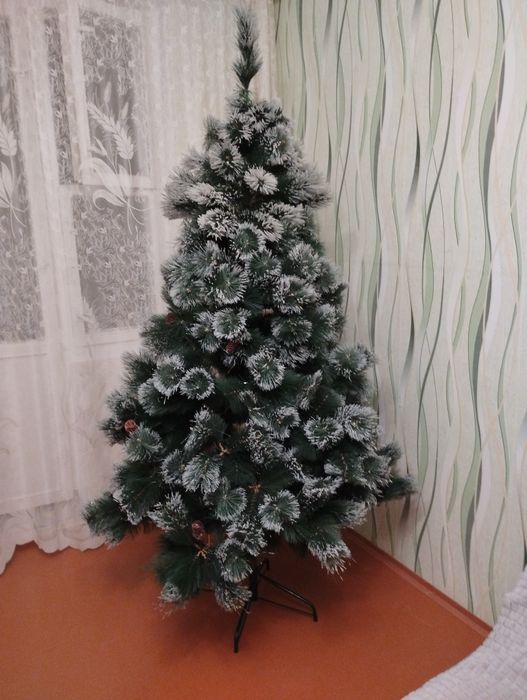 Продаётся ёлка два метра