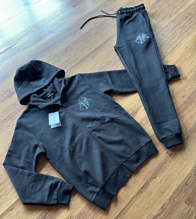 Мъжки,памучен,черен екип Balenciaga с бродирано лого на гърба