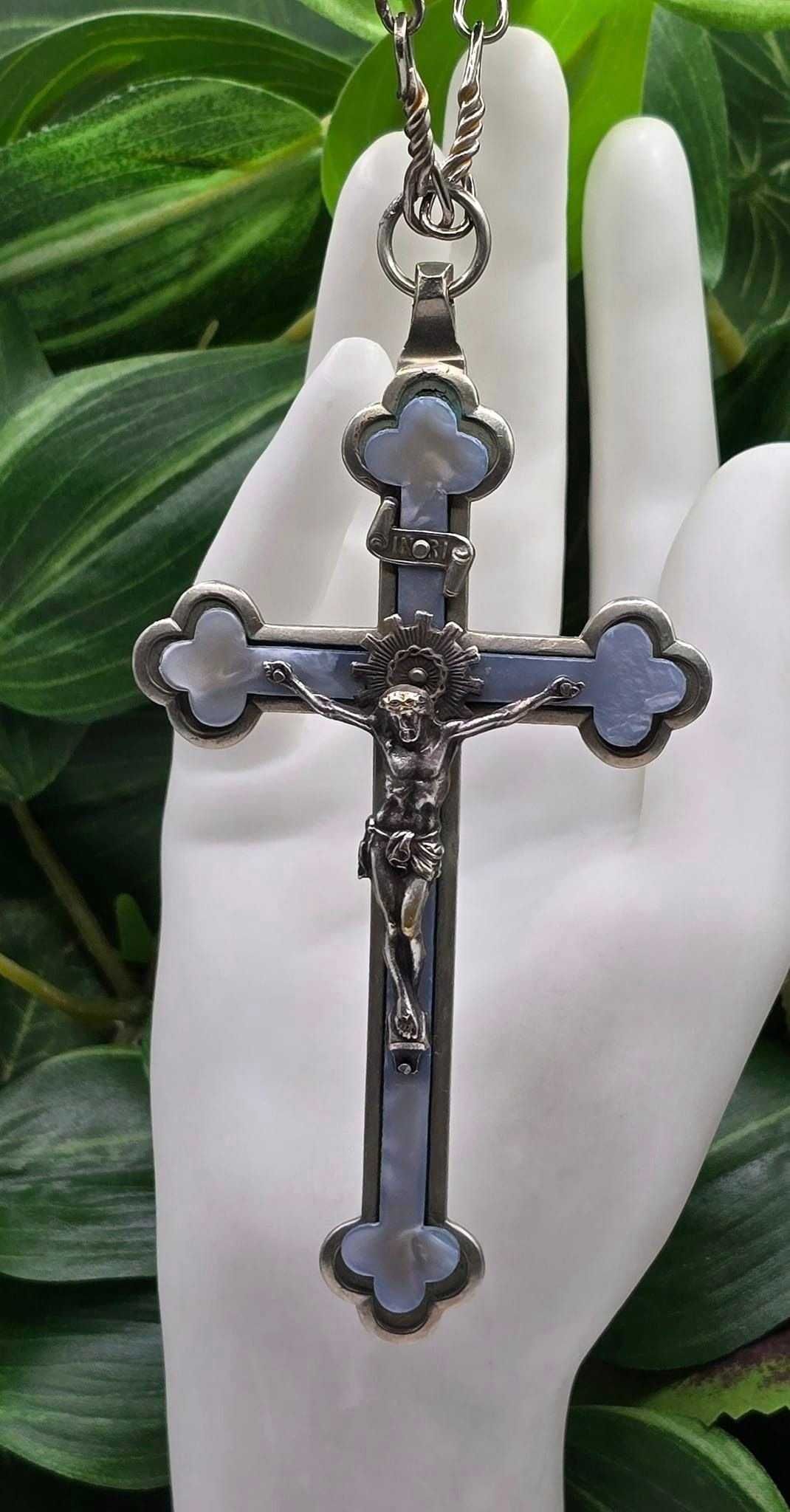 Lanț lung cu crucifix pectoral vechi