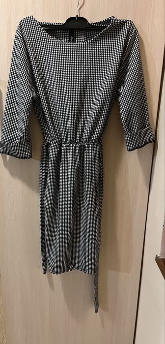 Рокля до коляното