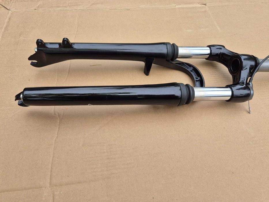 Furca SunTour XCM , sistem blocare pop-lock, 26 inch