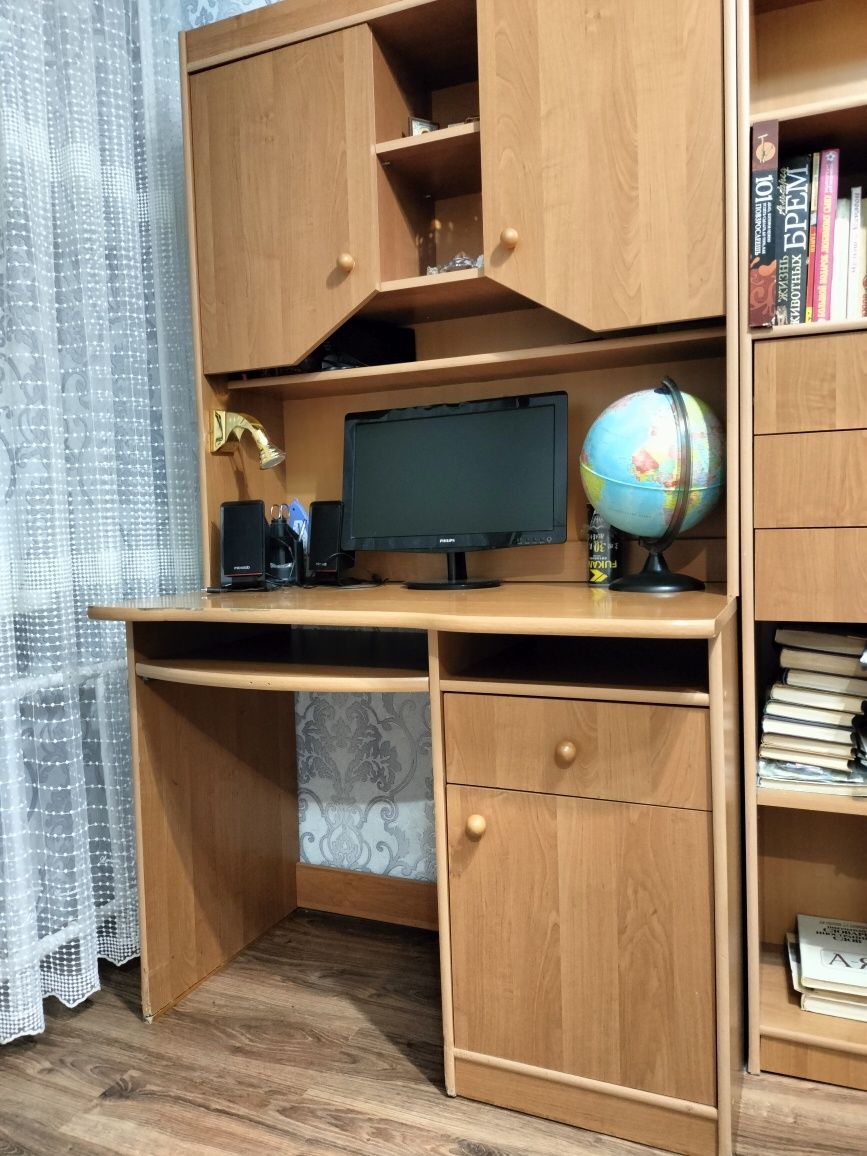Шкафы и стол для детей и подростков