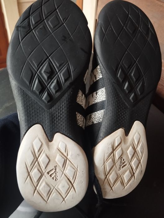 Футболни обувки Adidas Predator номер 35