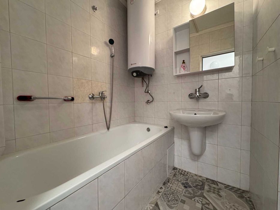 Продава се Многостаен апартамент в Бургас, Лазур - 92 кв.м за 2055 €/кв.м - Снимка #12