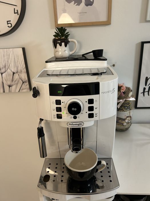 Aparat de cafea automat DeLonghi Magnifica S