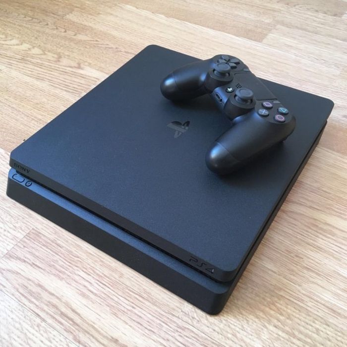 Продам ps4 slim 1tb прошитая