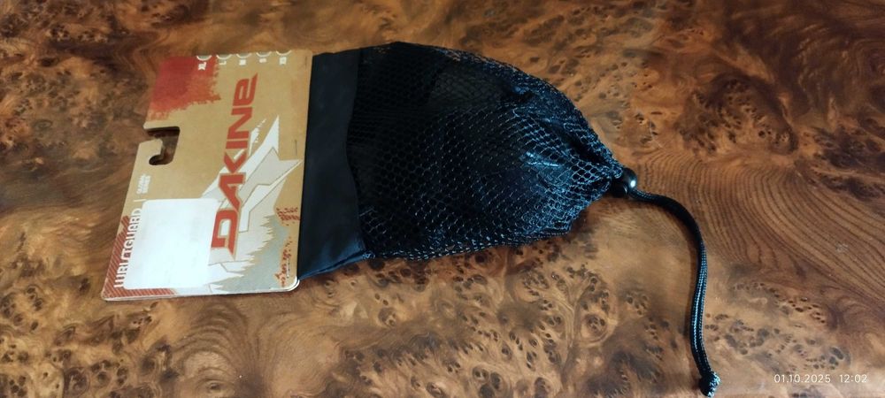 Dakine протектор за китка