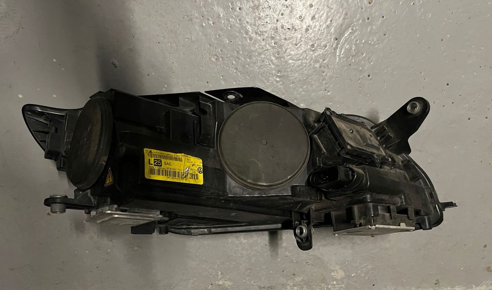 Фар за VW CC Оригинален