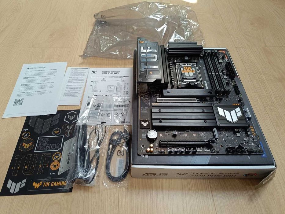 ASUS TUF GAMING X870 PLUS WIFI + Ryzen 7 9700X, осемядрен (5.5GHz] AM5