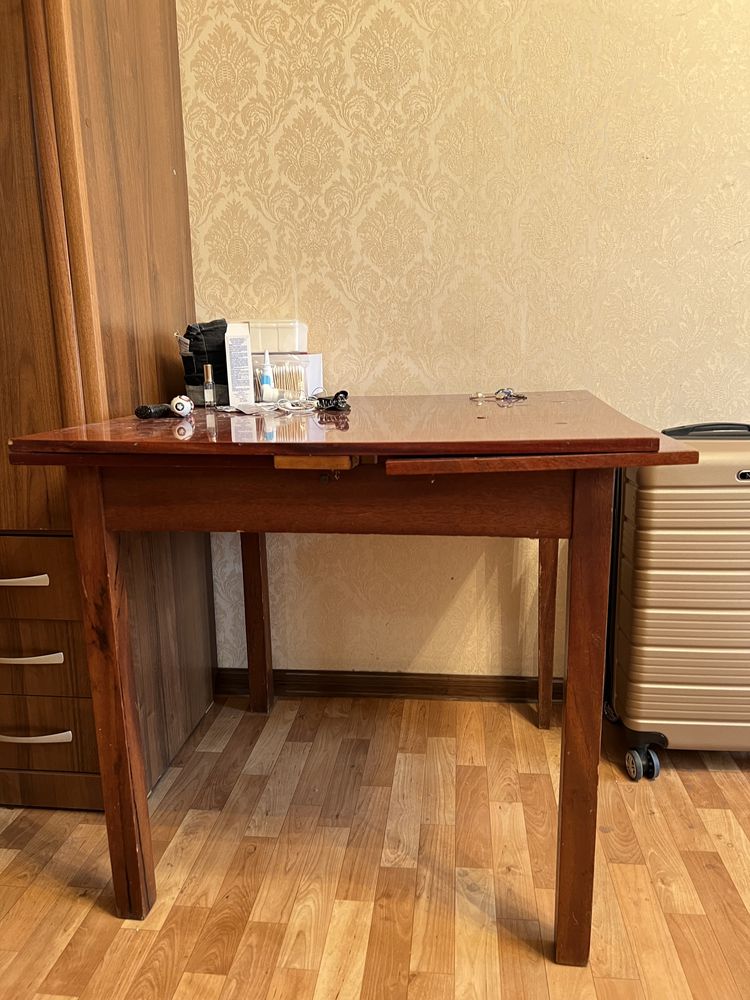 Продам стол 10000