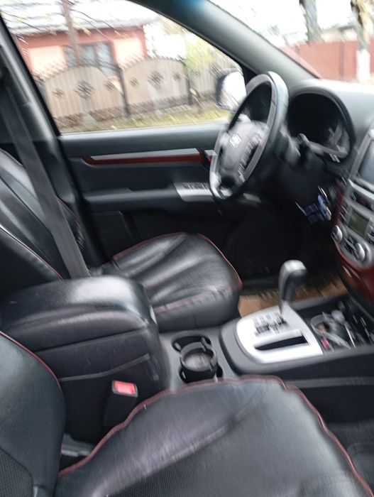 vând Hyundai santa Fe impecabil accept orice test detalii in privat