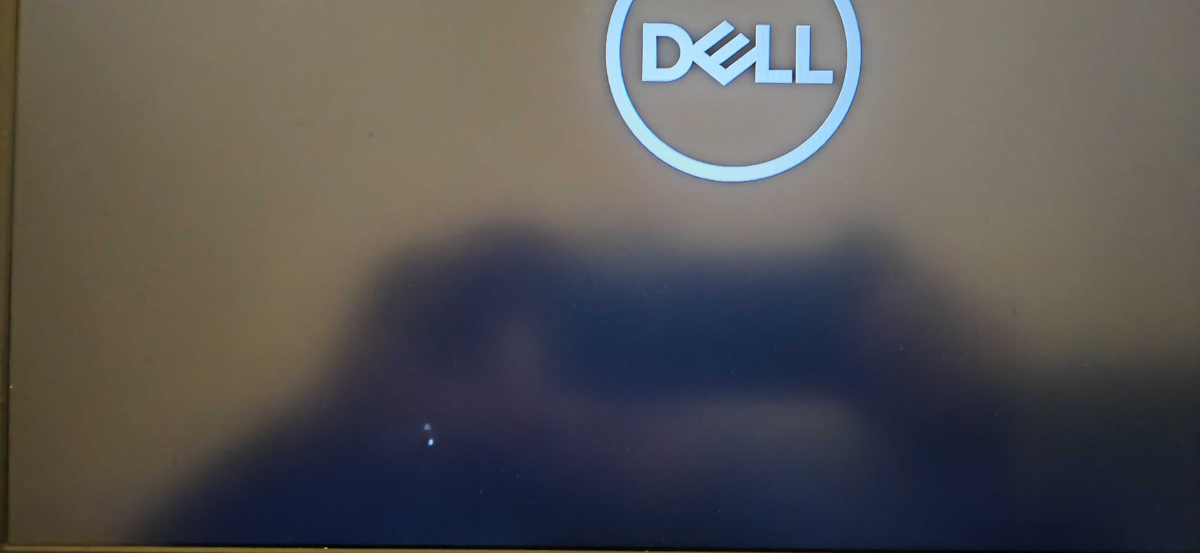 лаптоп Dell Vostro 3525 с 6-ядрен Ryzen 5-5625U и 15.6'' FHD 256/8GB