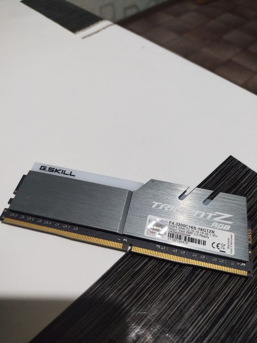 Продам Оперативную память DDR4 F4-3200C  16GB