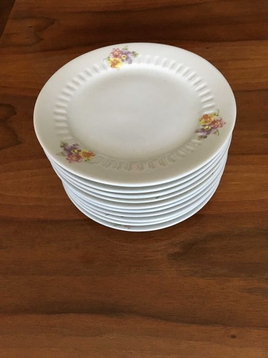 Vesela din cristal si portelan.