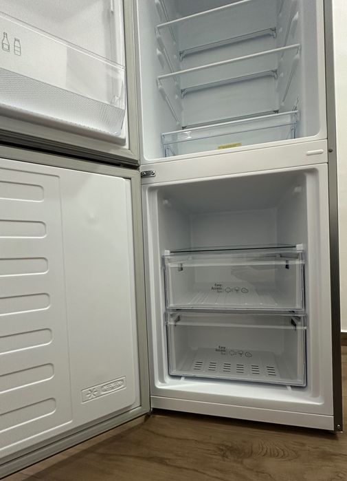 CA NOUĂ Combină frigorifică Arctic AK54270M40S, 262 L, 170 cm, Clasa E