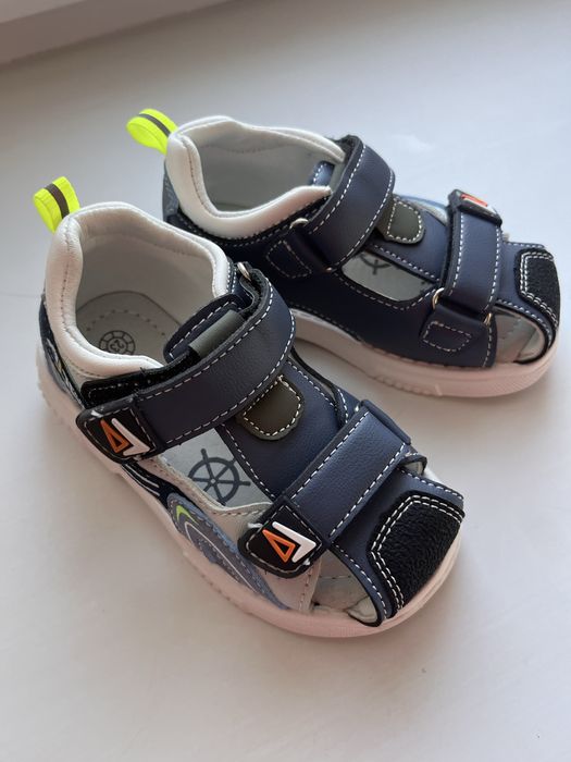 Продам детские сандалики