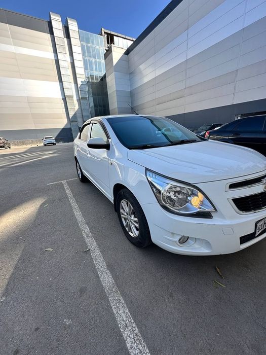 Cobalt sotiladi 2021 dekabr oq rangli