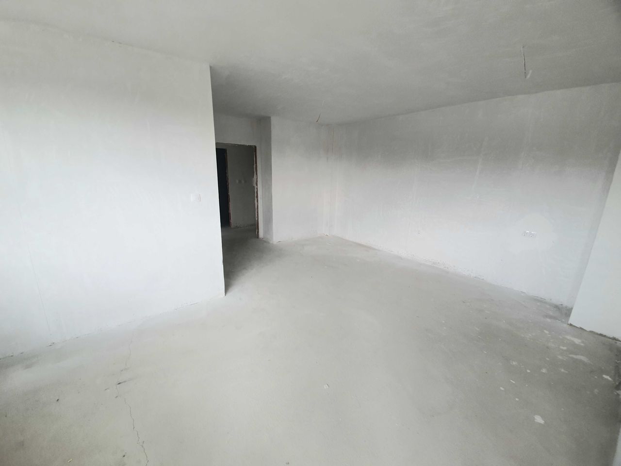 Продава се Тристаен апартамент в Велико Търново, Център - 91 кв.м за 1143 €/кв.м - Снимка #2