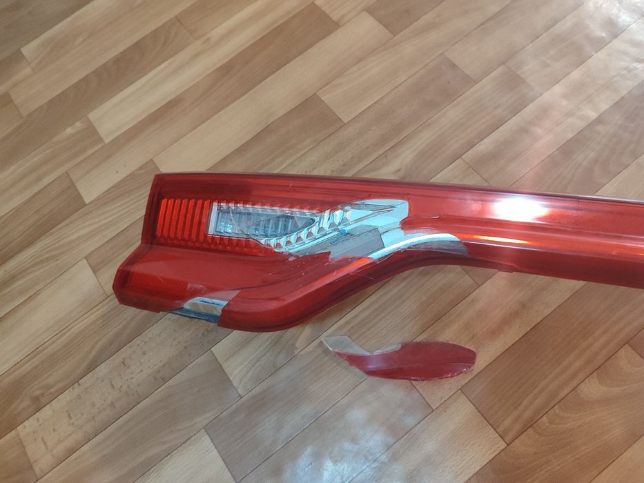 Продам фонарь на пятую дверь Haval M6. Б/У, разбит левый плафон.