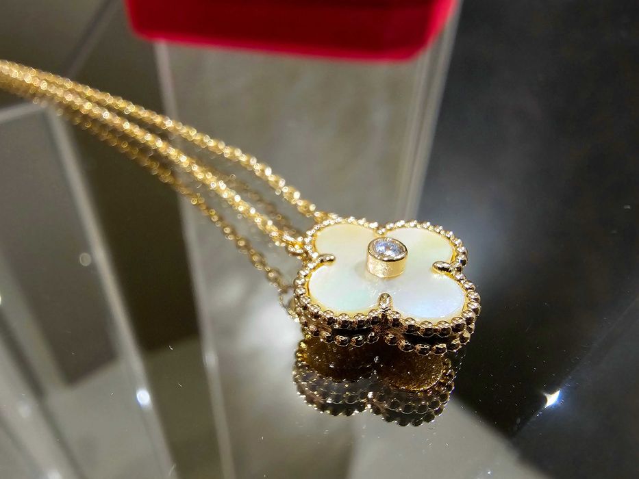 Van Cleef & Arpels VCA Rose Cream Mother of Pearl Diamond Clover Колие