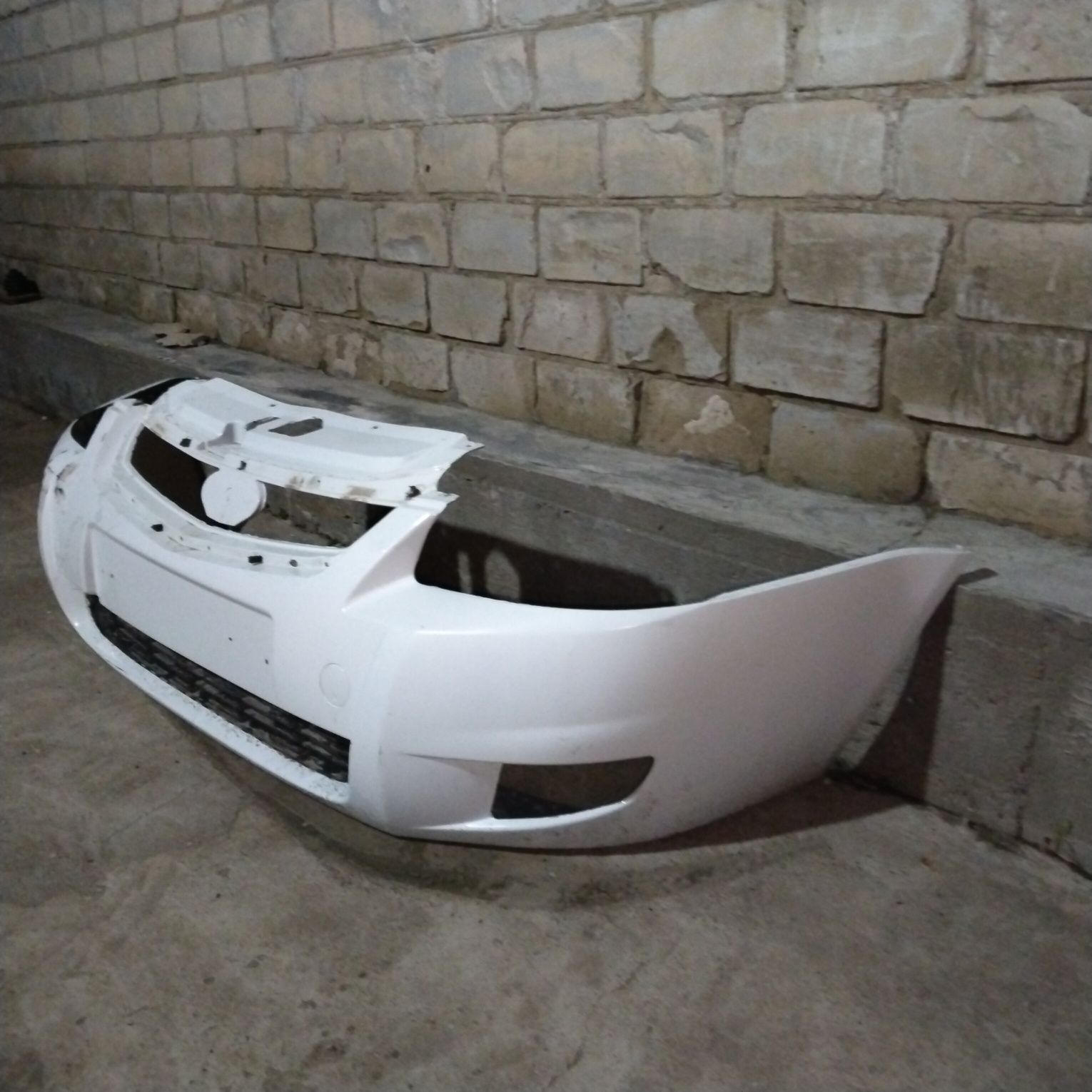 Бампер от  Lada Priora 2